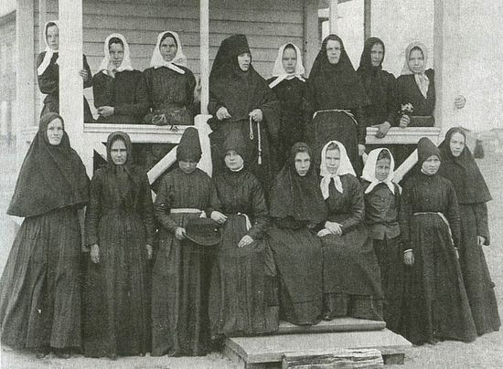 Насельницы Сурского Иоанно-Богословского женского монастыря. Фотография начала ХХ века
