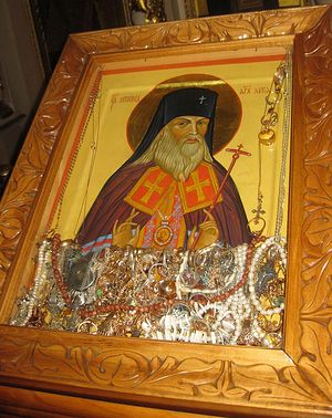 Чудотворная икона святителя Луки в московском храме Успения Божией Матери в Путинках