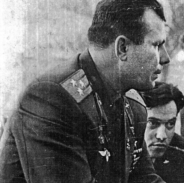 С Юрием Гагариным, первым человеком в космосе, героем Советского Союза