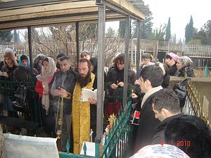 Панихида на могиле старицы