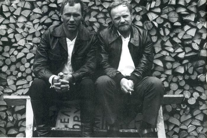 Василий Шукшин с Васиием Беловым. Белозёрск, 1973. Фото И. Гневашева