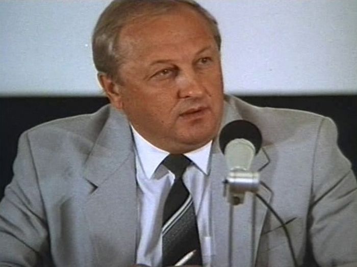 Эдуард Эргартович Россель. С 1991 по 1993 год - глава администрации Свердловской области