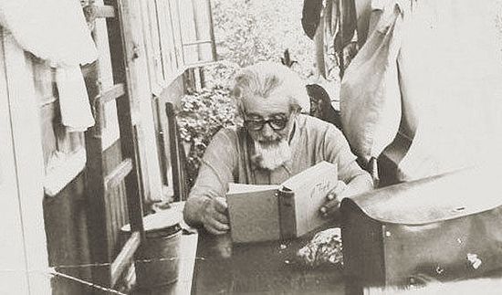 Протоиерей Михаил Семенюк дома. Ялта. 1966 г.