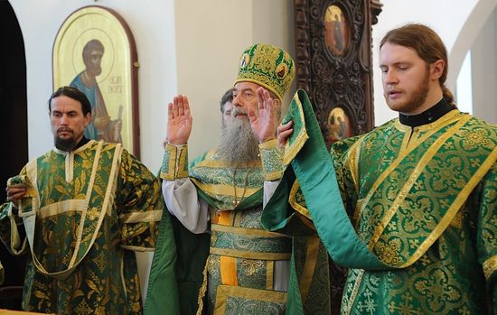Архимандрит Иероним (Шурыгин) на Богослужении