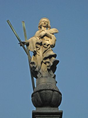 Статуя Santa_Eul&agrave;lia считавшейся ранее Хранительницей Барселоны а теперь ставшей Защищающей от терактов