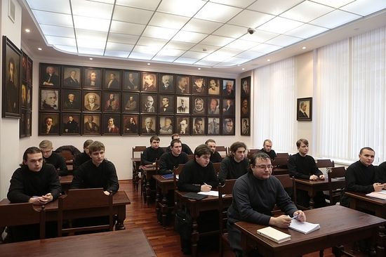 На занятиях в Сретенской духовной семинарии. Фото: Monasterium.Ru