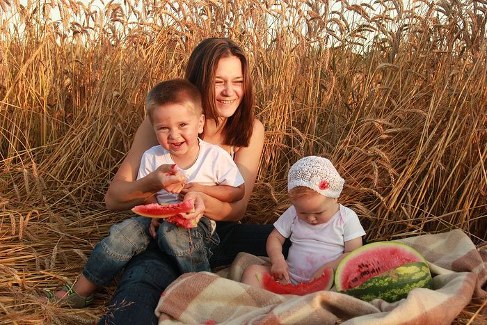София Белавина и дети, собственные поля пшеничные