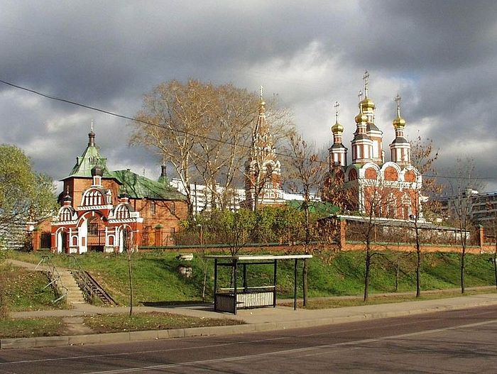 Храм Архангела Михаила в Тропарево, один из приделов которого посвящен священномученику Харалампию
