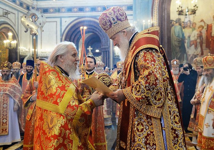 Святейший Патриарх Кирилл возводит протоиерея Владимира Дивакова в сан протопресвитера