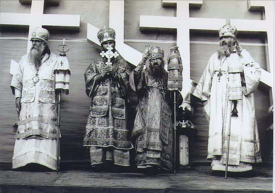 Епископ Эдмонтонский Савва (Сарачевич; † 17/30 января 1973), митрополит Восточно-Американский и Нью-Йоркский Филарет (Вознесенский; † 8/21 ноября 1985), свт. Иоанн (Максимович), архиепископ Западно-Американский и Сан-Францисский († 19 июня/2 июля 1966), епископ Сеатлийский Нектарий (Концевич; † 4/26 января 1983)
