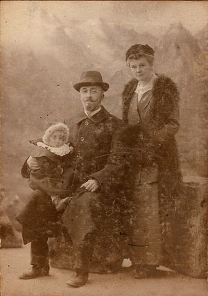 Бабушка по матери, Ирина Львовна, правнучка Алексея Львова, со своими родителями
