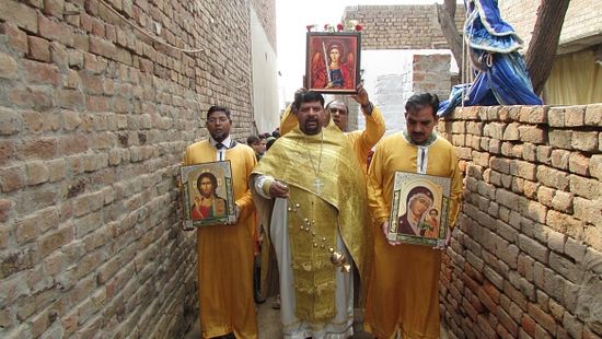 Крестный ход. Фото: Archangelmichaelmission.wordpress.com