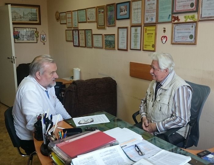 Главный редактор «Русской народной линии» историк Анатолий Степанов и российский криминалист и судебный медик Вячеслав Леонидович Попов